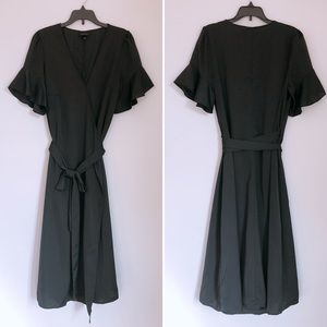 Wrap dress tie around the waist